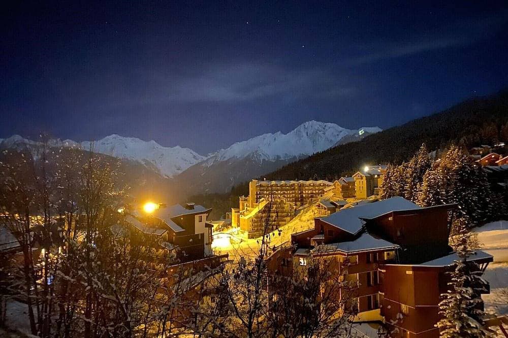 Apartment La Tania Courchevel 4 to 6 people<br> at the foot of the slopes, 1