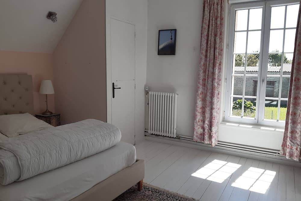 Foto 2 von 16: Charming house in a quiet location, 300 m from the sea