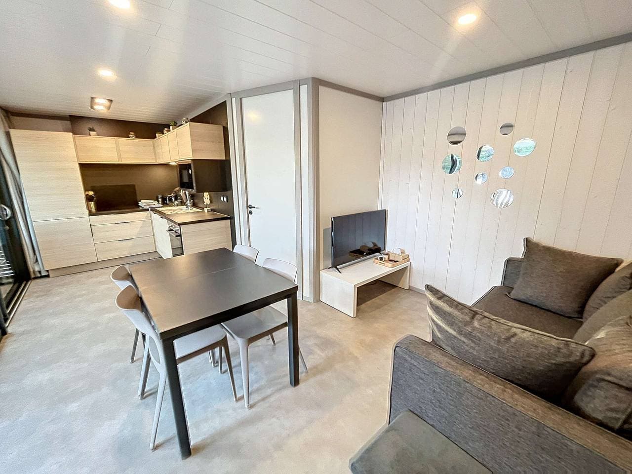 Foto 5 von 30: Luxuriöses Chalet mit beheiztem Pool, WLAN, 6 Betten, in Strandnähe