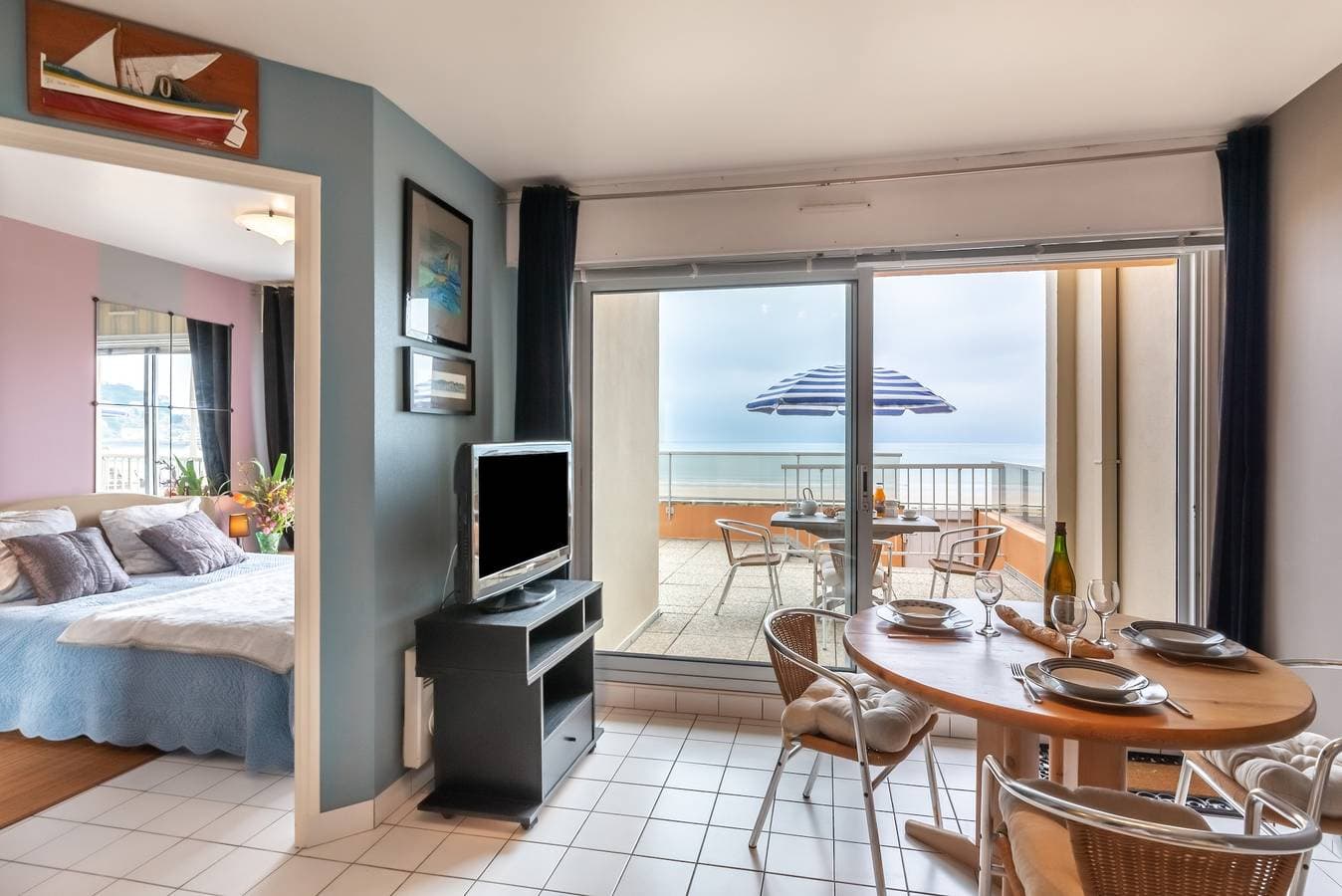 Foto 3 von 14: Ferienwohnung für 4 Personen mit Terrasse