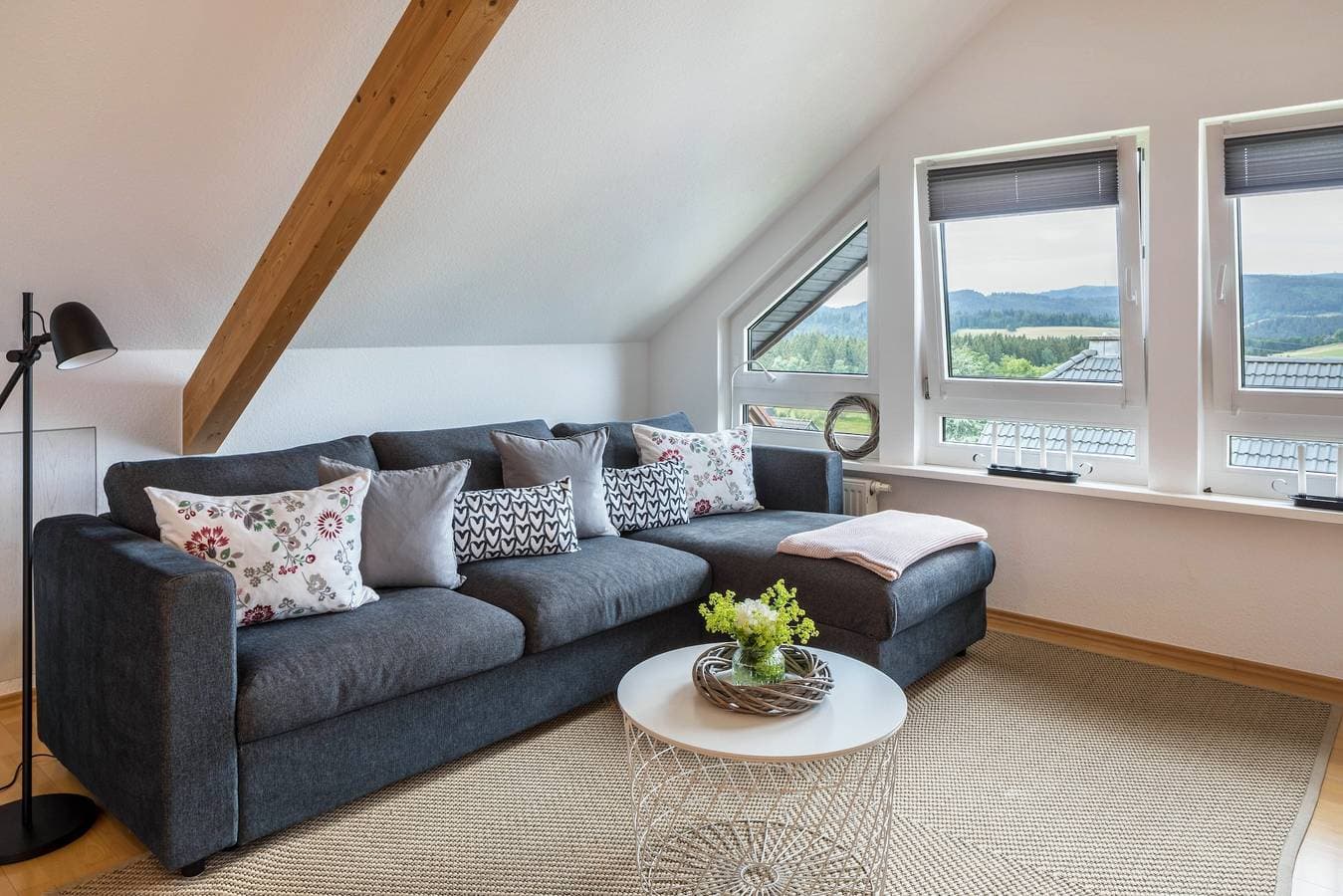 Foto 5 von 36: Ferienwohnung "Weitblick" mit Bergblick, Balkon und WLAN