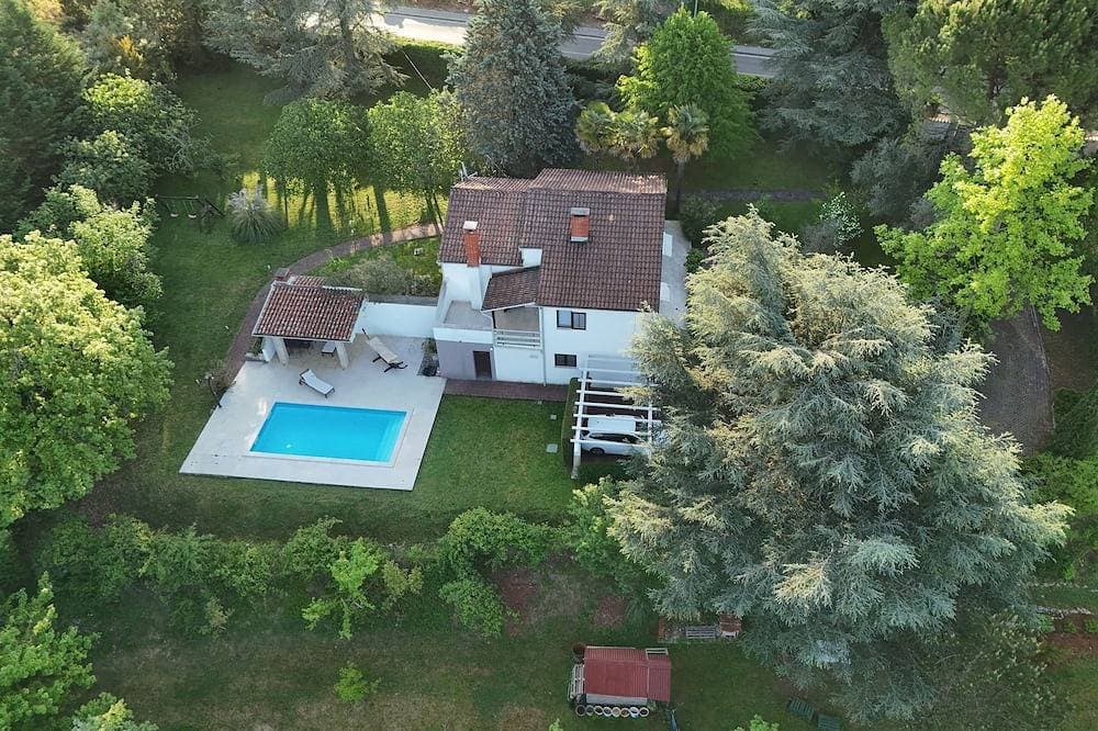 Foto 7 von 26: Villa im Grünen mit eigenem Pool eingetaucht  nicht weit von Porec Strände!