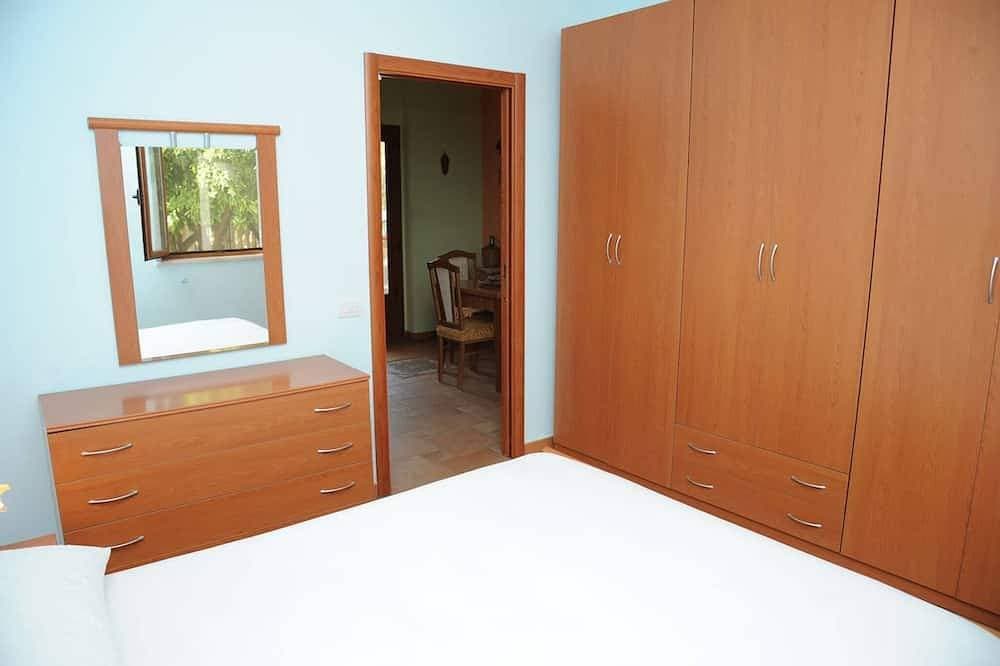 Foto 4 von 29: Komplett eingezäunt in einer fantastischen Agrumeto Villa umgeben