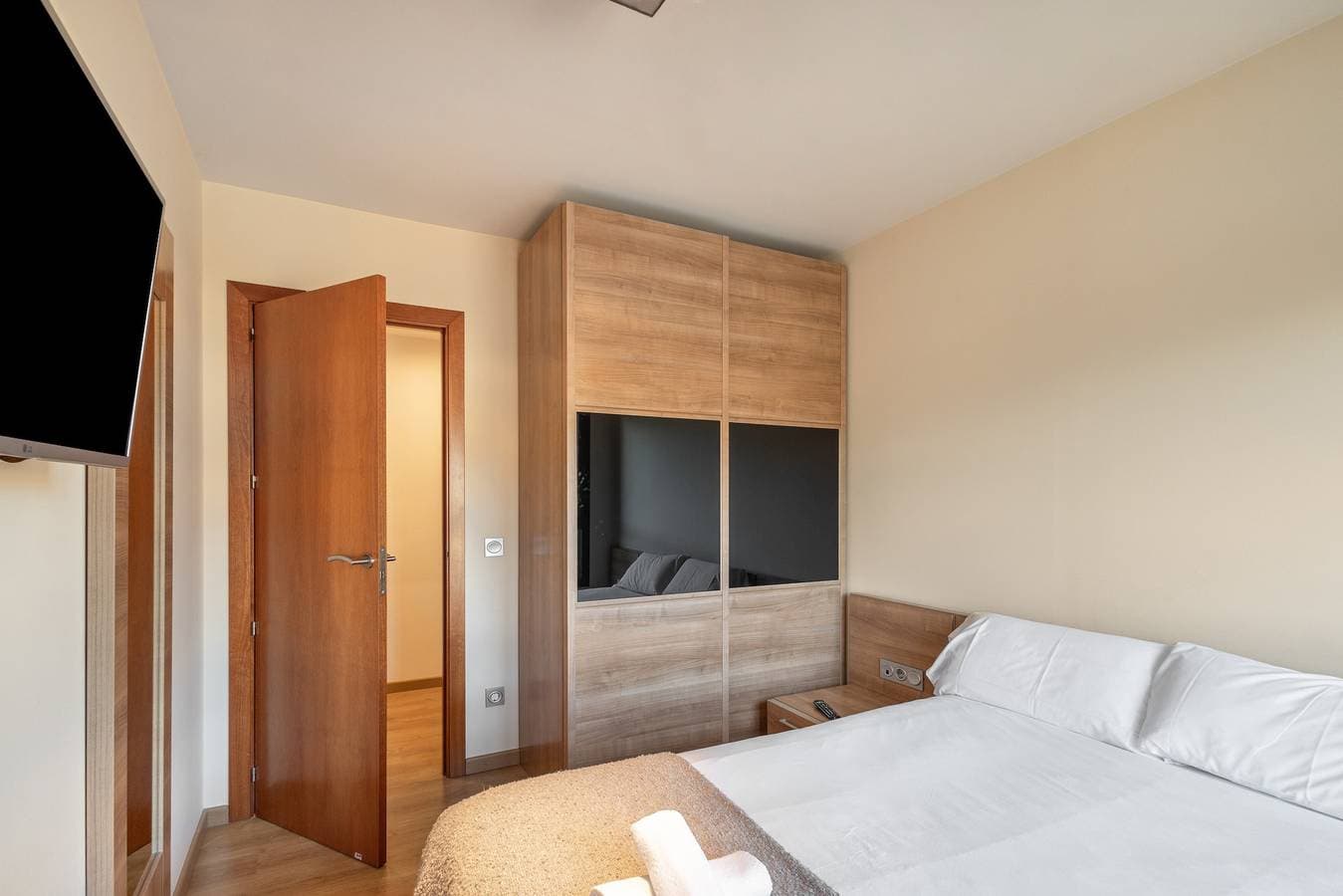 Foto 12 von 25: Ferienwohnung 'Niu Turístic Olvan' mit Bergblick, Balkon und Klimaanlage