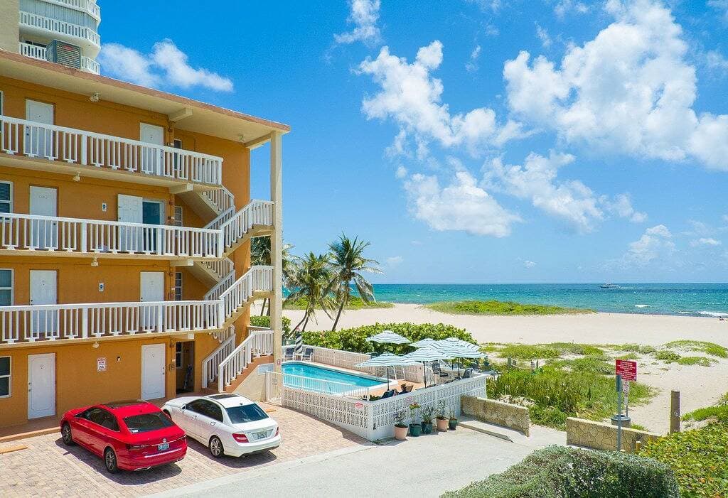 Foto 6 von 25: Pompano Beach Florida Beachfront Studio Voll ausgestattete Küche vor Ort kostenlose Parkplätze