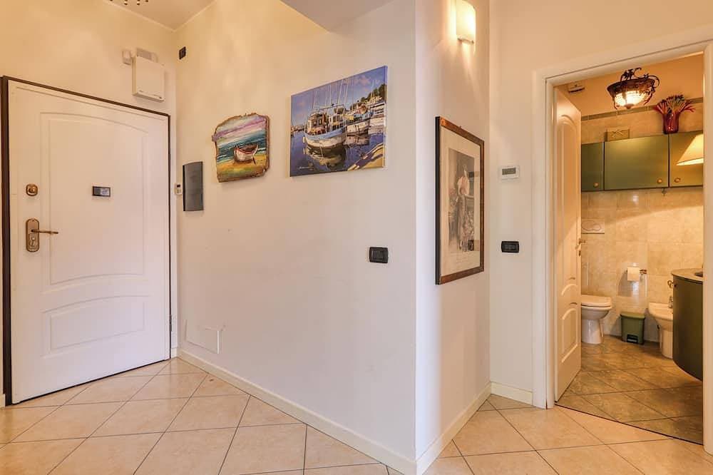 Foto 13 von 26: Palm House apartment in elegant, central setting, a few steps from the sea.