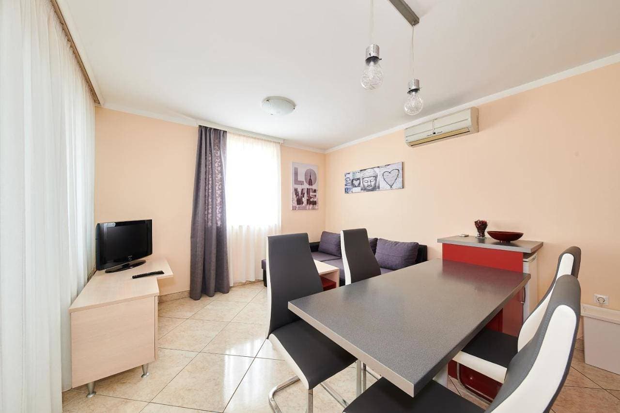 Foto 5 von 34: One-Bedroom Apartment with Balcony and City View