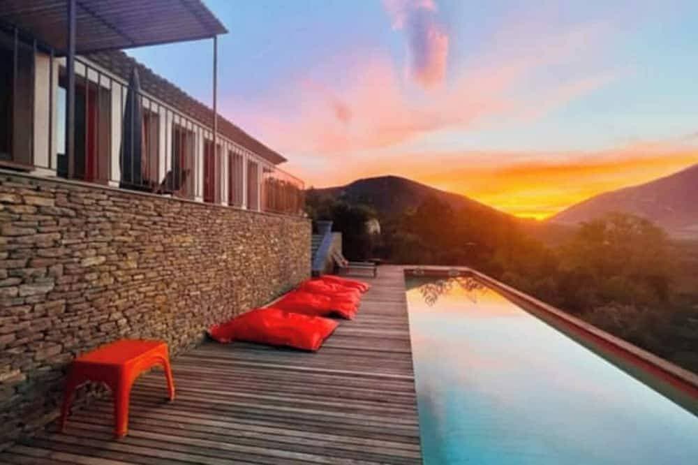 Villa Asterisk design facing Mont Ventoux 1