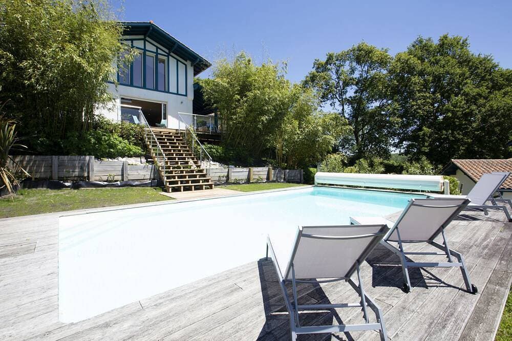 Modernes baskisches Haus in Arcangues: Pool, Garten, Ruhe & Bergblick 1
