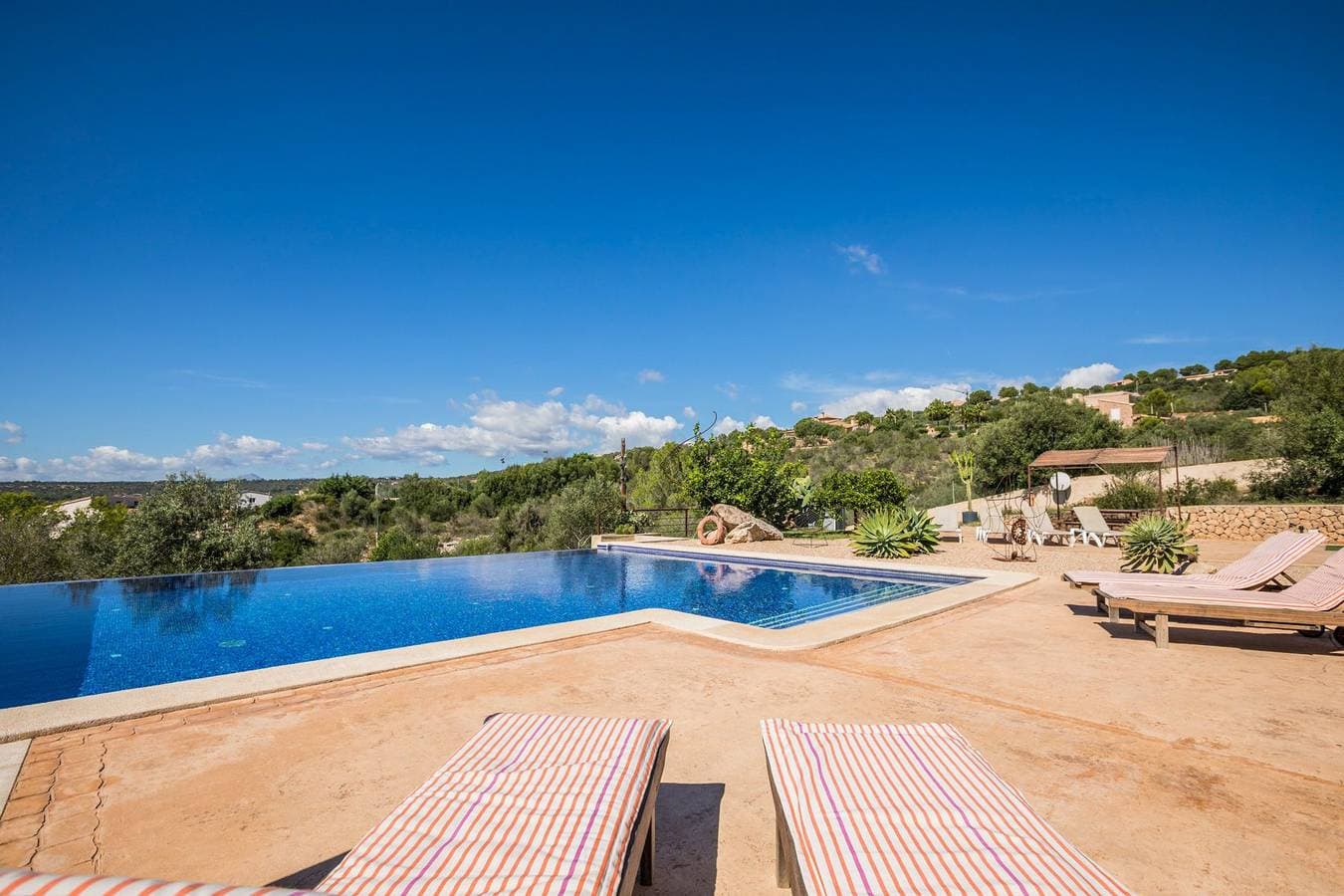 Foto 8 von 40: Villa für 8 Personen mit Pool