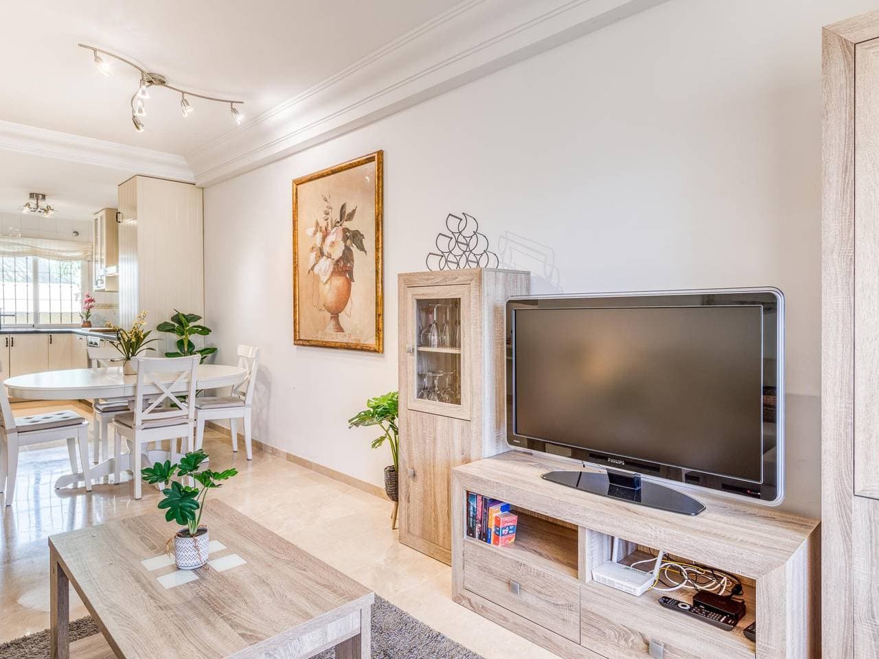 Foto 7 von 25: Helles Apartment mit Terrasse und Pools, nahe Estepona Hafen, 2 Schlafzimmer, 2 Bäder, WLAN