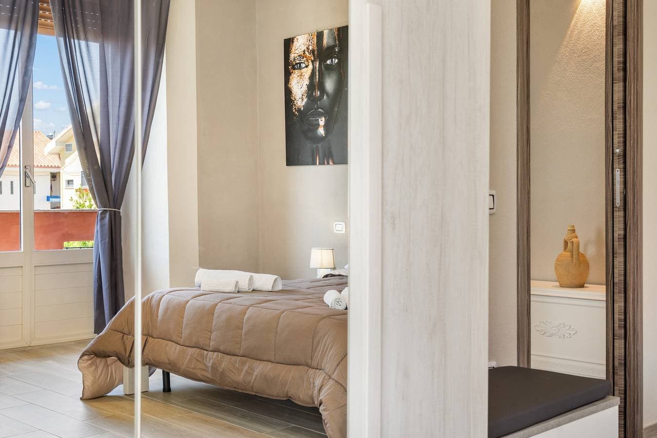 Foto 8 von 23: Ferienhaus 'Appartamento Elegante Carbonia' mit Balkon, WLAN und Klimaanlage