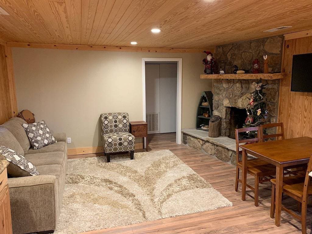 Foto 10 von 34: * Neue Liste * Douglas Lake Front Cabin Retreat mit Bootsrampe und eigenem Dock