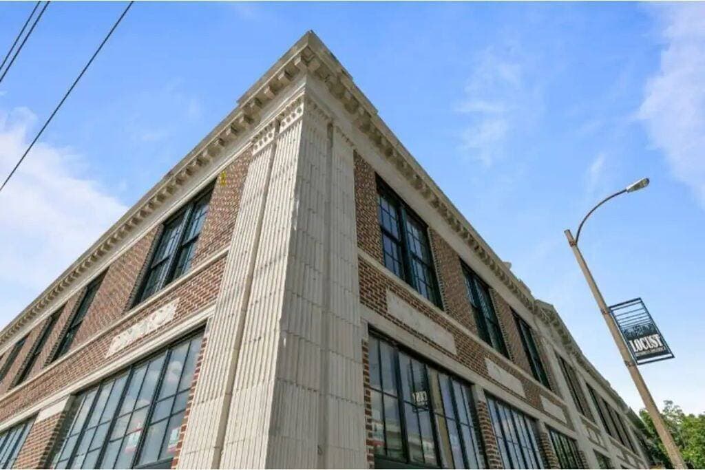 Foto 10 von 33: Chic Ultramodern Studio Loft w/ Designer Features