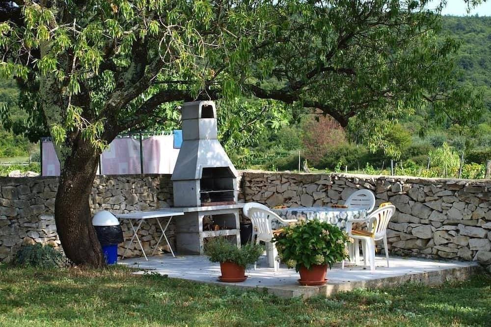 Foto 11 von 24: Charmantes Ferienhaus in Bartići mit Terrasse
