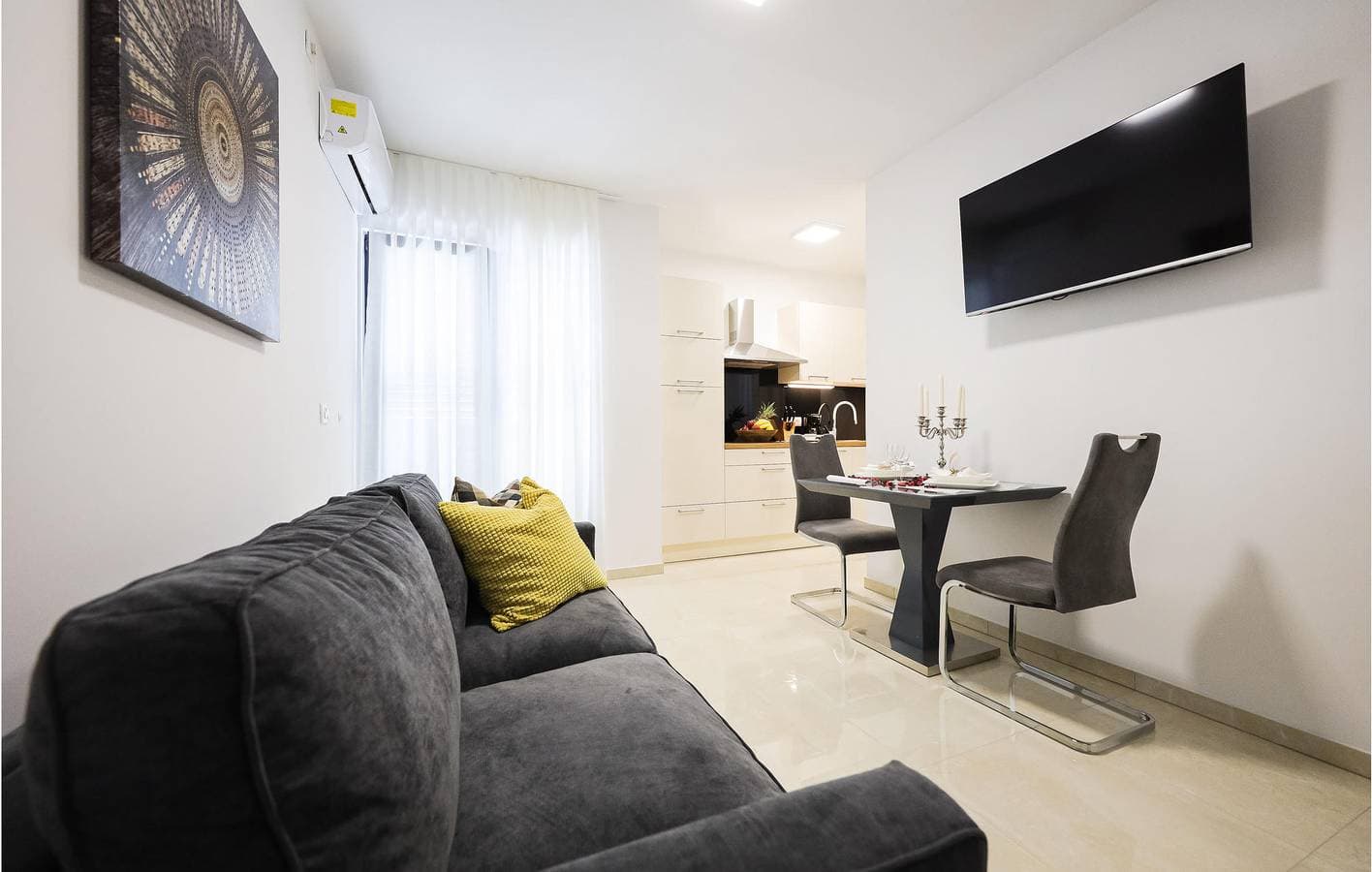 Foto 9 von 26: Terrassenapartment am Pool mit Wi-Fi, AC, Parkplatz - 1,5km Strand