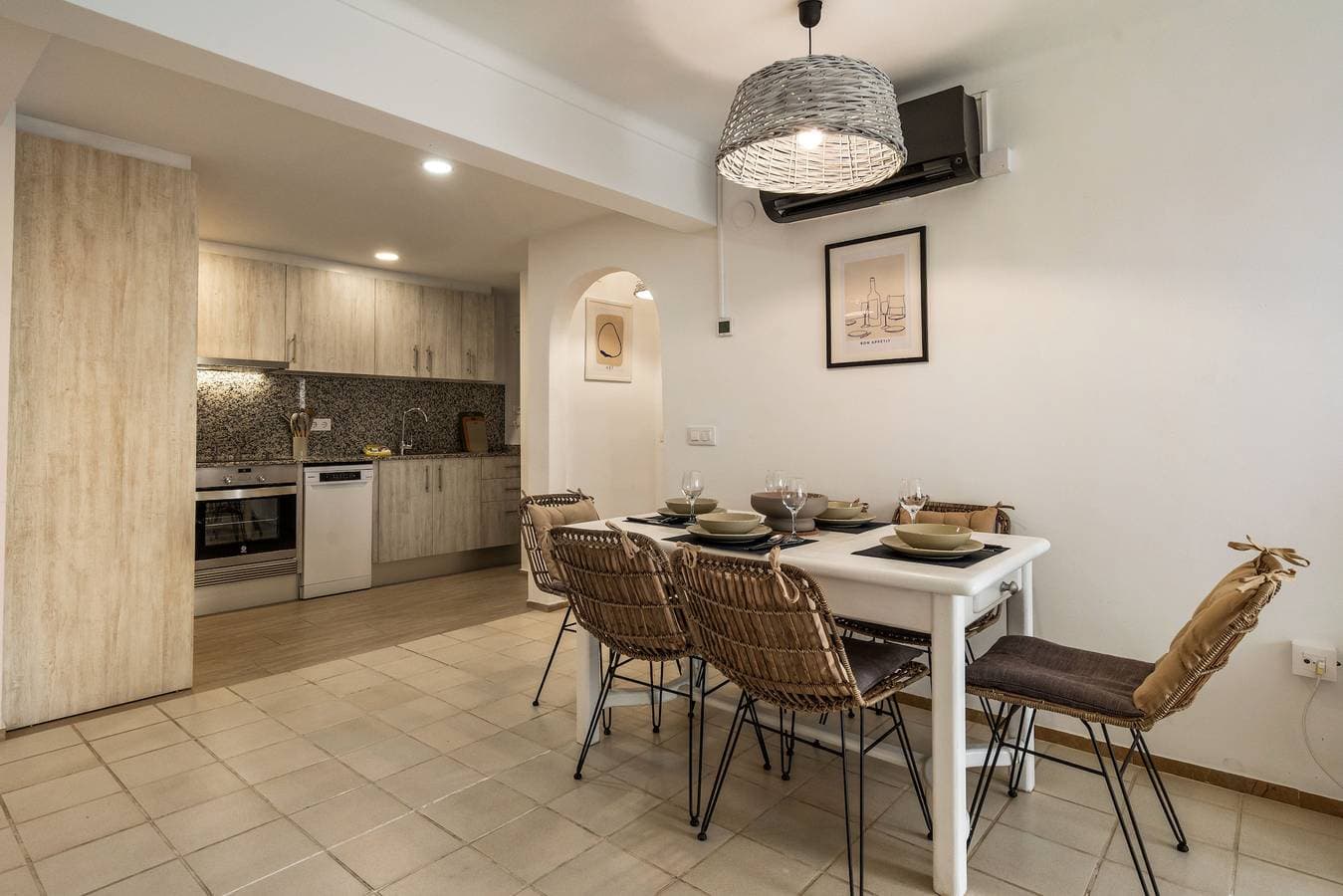 Foto 4 von 31: Welcs Apartamento 319 Emp con balcón y vista al ma