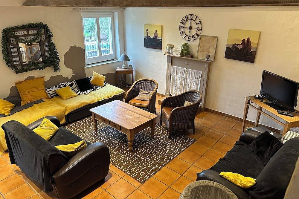 Gîte near Pontivy and Lac de Guerlédan, ideal for convivial moments 1