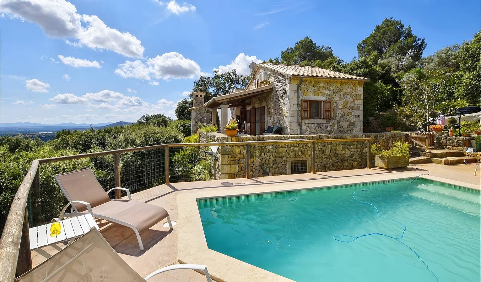Foto 6 von 26: Villa 'Sa Garriga De Can Barratot' mit Bergblick, WLAN und Klimaanlage