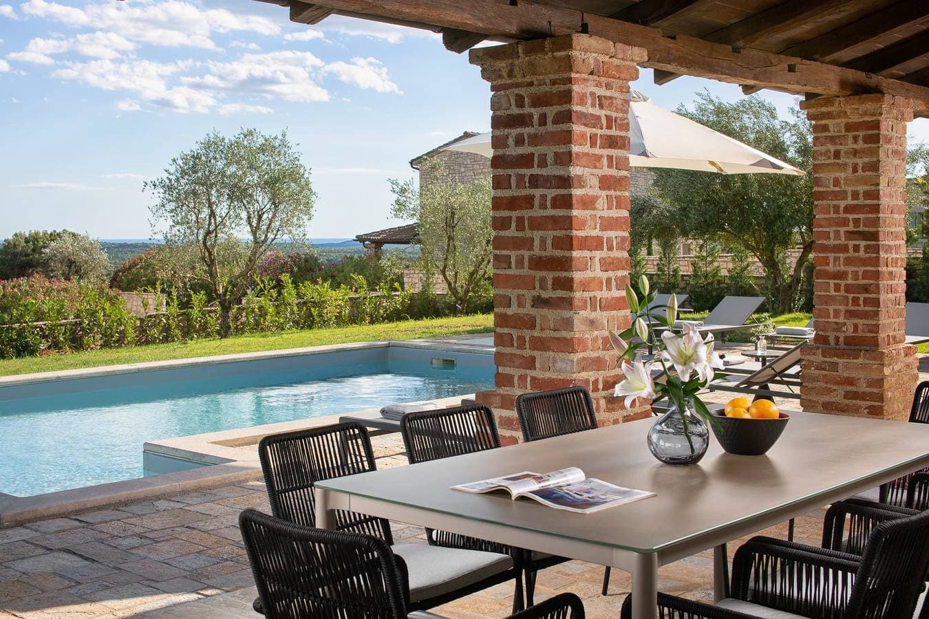 Foto 6 von 21: Rustikale Villa Sylbum mit Pool in Istrien, Panoramablick, tierfreundlich, ruhige Gegend, ideal für Familien, privater Parkplatz, Terrasse, gepflegter Garten