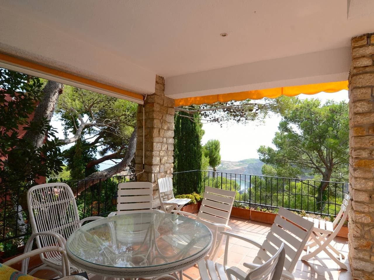 Geräumige Villa in Begur mit Meerblick und Pool 1