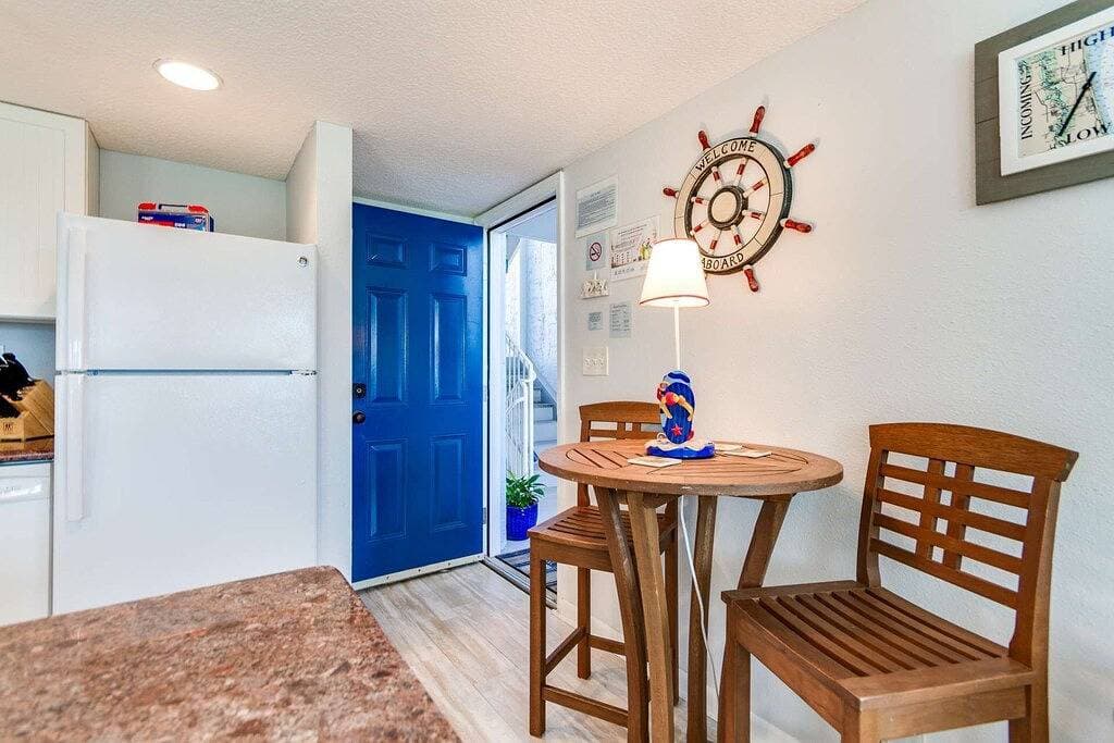 Foto 13 von 50: Wohnung mit Meerblick 1 Schlafzimmer | Weg zum Jacksonville Strand | Pool + Kingsuite