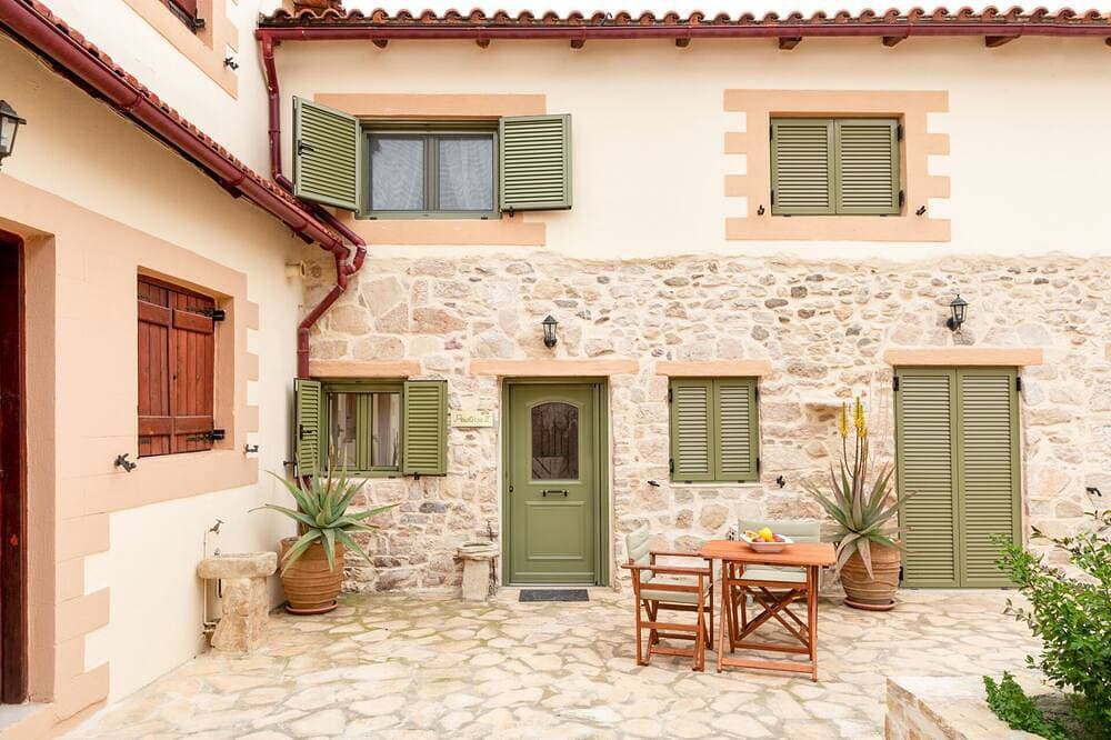 Romantisches Haus - Priotissa II 1