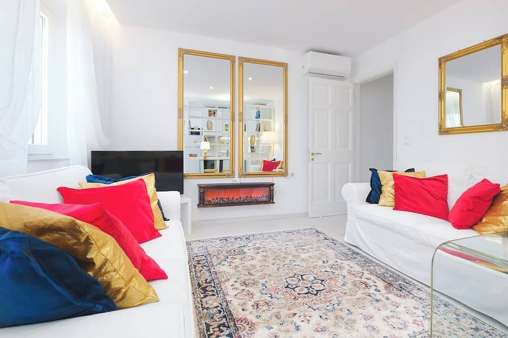 Nadiona Suites Golden ⁕ Old Town Center ⁕ Fast WiFi 1