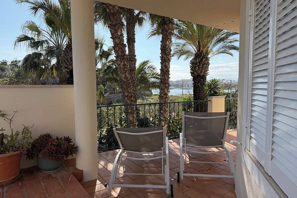 Foto 9 von 10: Luxury Villa overlooking beach-Private Pool, traditional village location