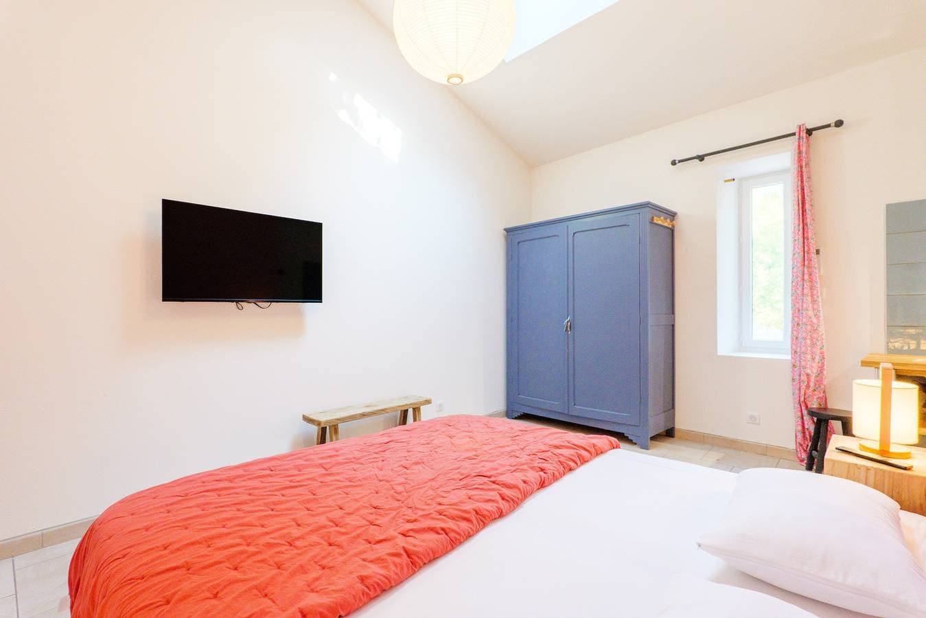 Foto 11 von 25: Ferienwohnung 'Gîte Le Mûrier Piscine Partagée' mit Bergblick, WLAN und Klimaanlage
