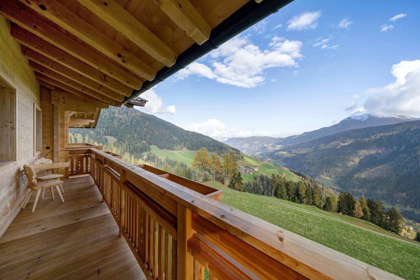 Foto 10 von 20: Einzimmerapartment 'Apartment Ocher' mit Bergblick, Gemeinschaftsgarten und WLAN