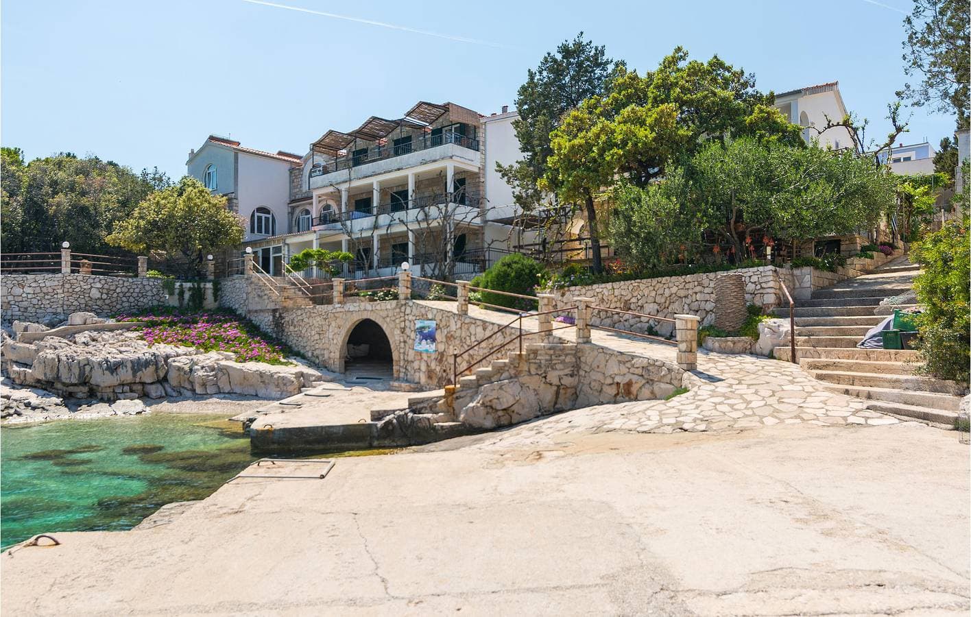 Urlaub am Meer: Gemütliche Ferienwohnung mit Terrasse und WLAN, nur 100 m von der Küste entfernt! 1