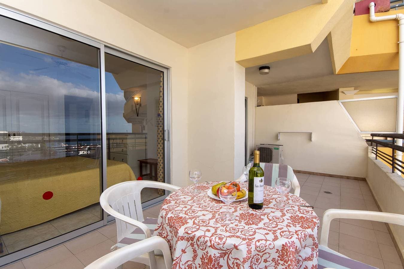 Foto 8 von 35: Ferienwohnung für 3 Personen mit Pool