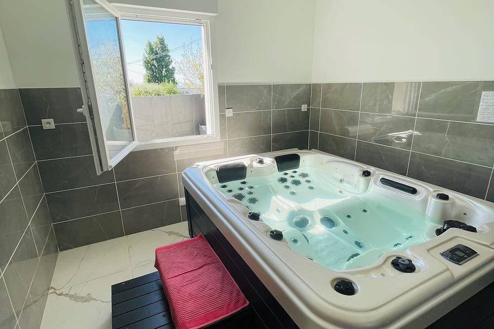 Villa mit Whirlpool direkt am Meer 1
