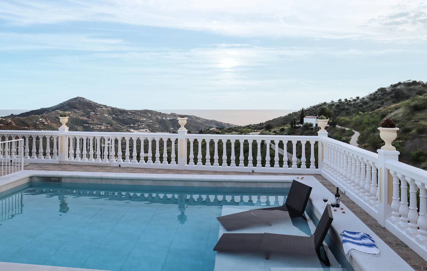 Foto 8 von 34: Rückzugsort am Meer mit Pool und Terrasse