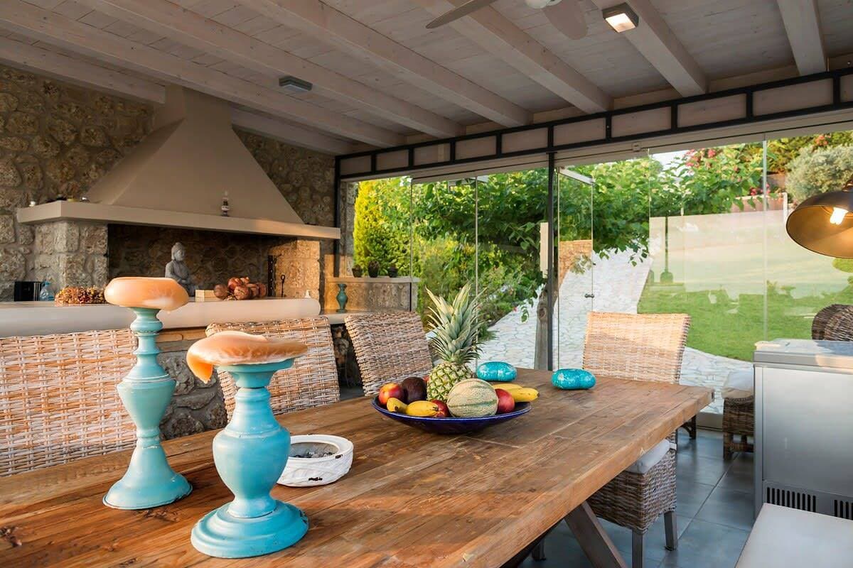 Foto 12 von 21: Porto Cheli Studio - Poolside Lux Getaway