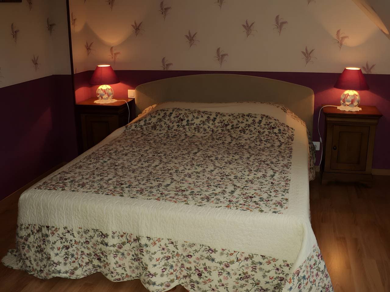 Foto 2 von 11: Gästezimmer „Le Logis du Mesnil“ mit Terrassen, Gemeinschaftsgarten und WLAN