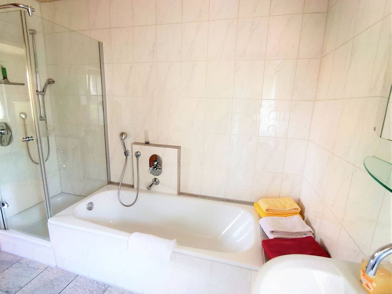 Foto 11 von 31: ⭐⭐⭐⭐ Abc-Ferienwohnung in Meersburg am Bodensee – Wohnung C mit Balkon & Seeblick für 2 Personen
