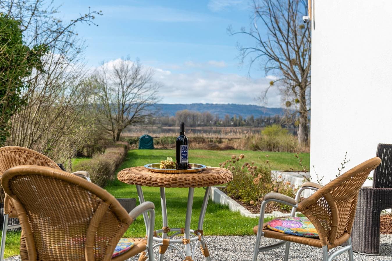 Foto 2 von 22: Ferienwohnung 'Design Mettnaublick' mit Seeblick, privater Terrasse und WLAN