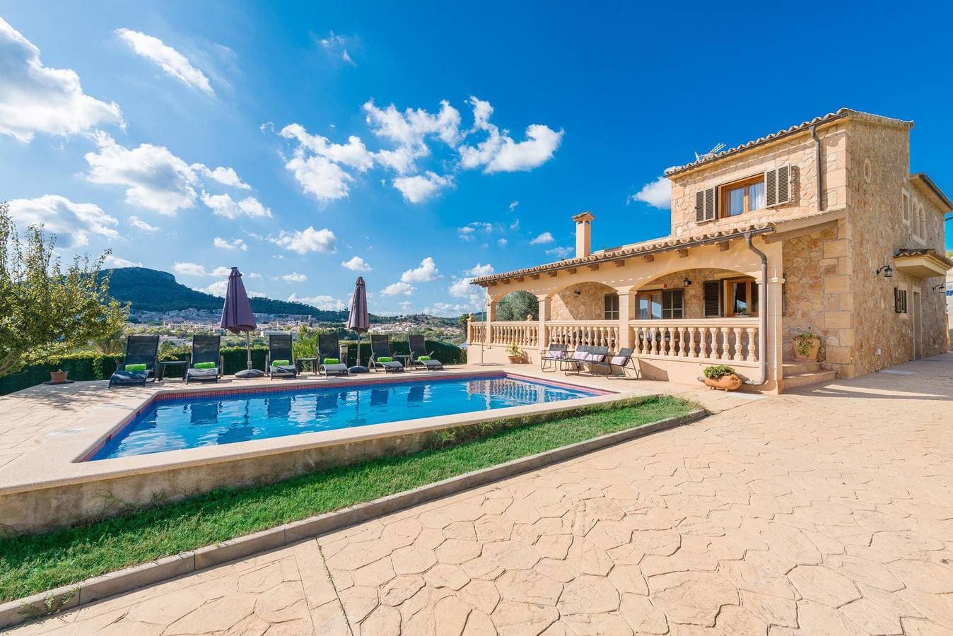 Foto 3 von 37: Solluna - Charmante Villa mit privatem Pool und schönem Blick auf das Dorf Son Servera, nur 3km vom Strand Cala Bona entfernt. WiFi gratis