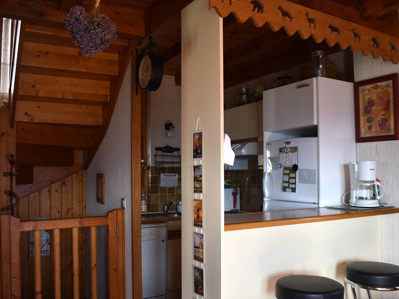 Foto 4 von 13: Südliches 4-Seiten-Chalet mit Terrasse in der Nähe des Zentrums