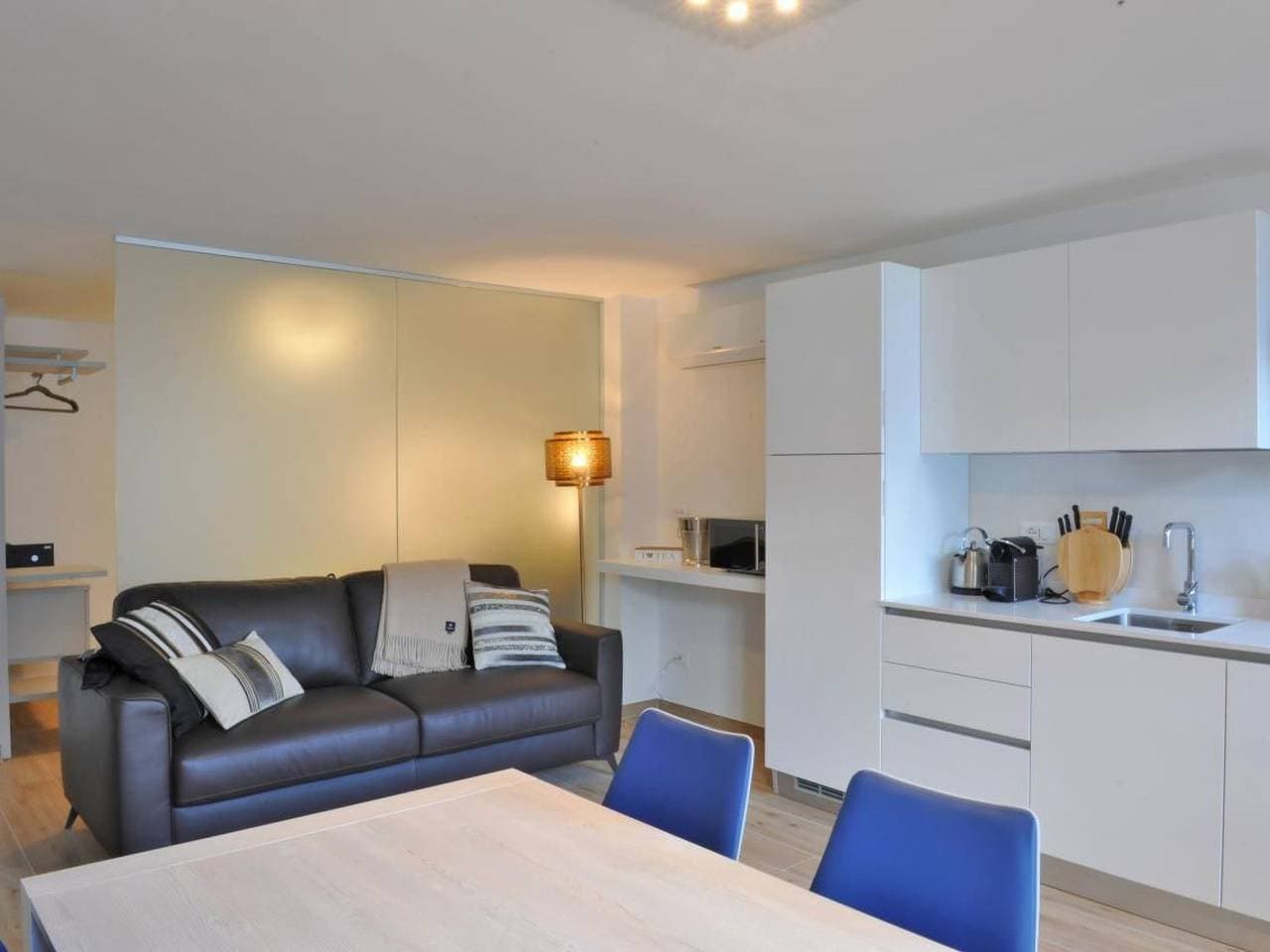 Foto 4 von 27: Ein-Zimmer-Wohnung 'Bella Vacanza 7' mit Blick aufs Wasser