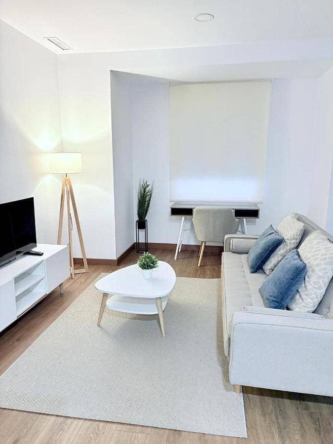Foto 3 von 35: Three-Bedroom Premium Apartment with Balcony