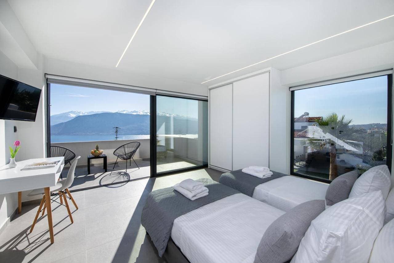 Foto 4 von 96: Villa with Private Pool