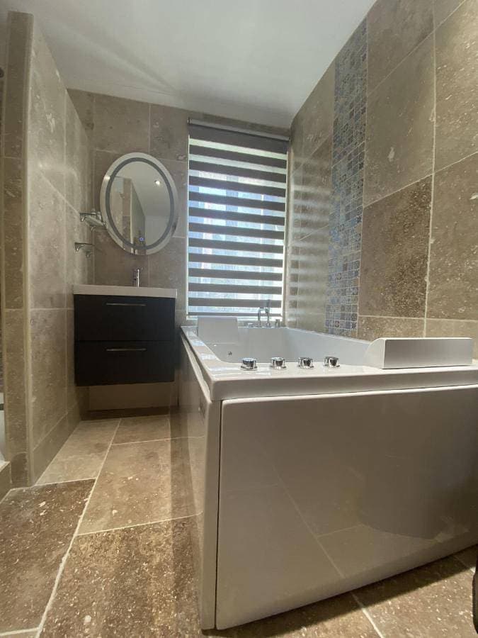 Foto 5 von 10: Queen Room with Spa Bath