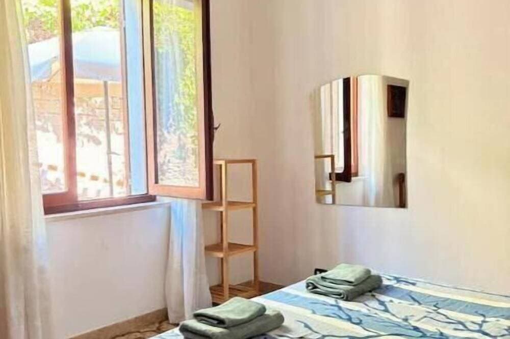 Foto 5 von 30: Villa with Beautiful Private Garden & Breathtaking Sea View