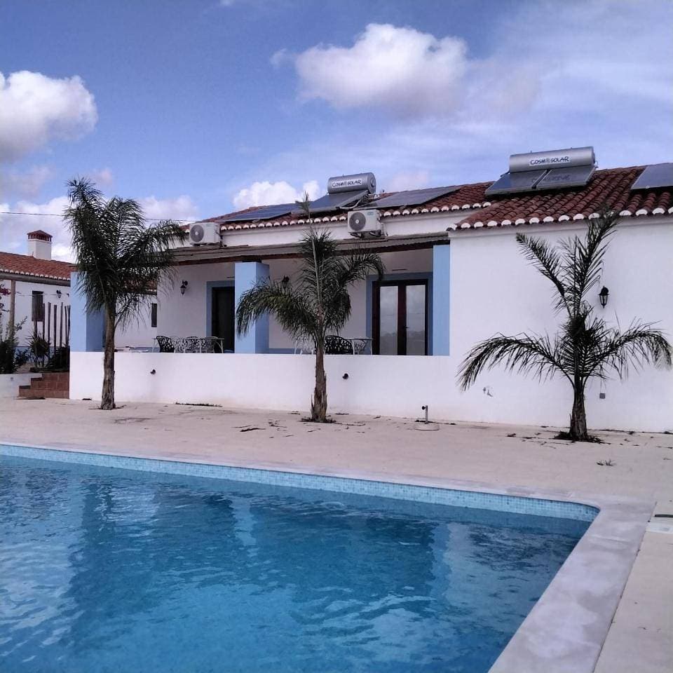 Foto 13 von 24: Two-Bedroom Apartment with Pool View