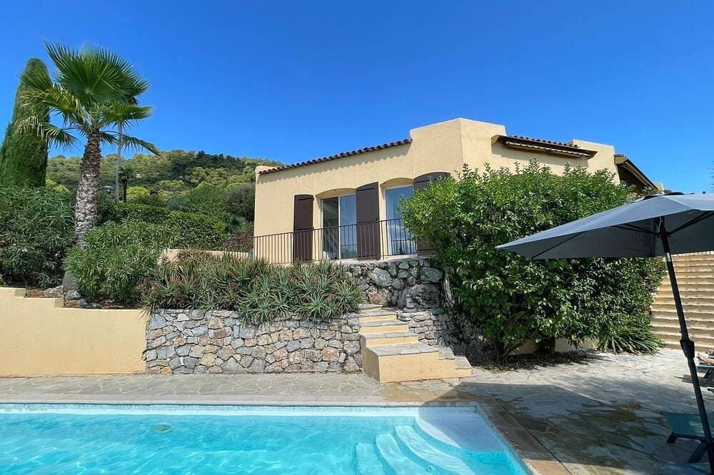 Villa Sleeps 10, 4 Bedrooms, with Pool and Sea and Mountain View 1