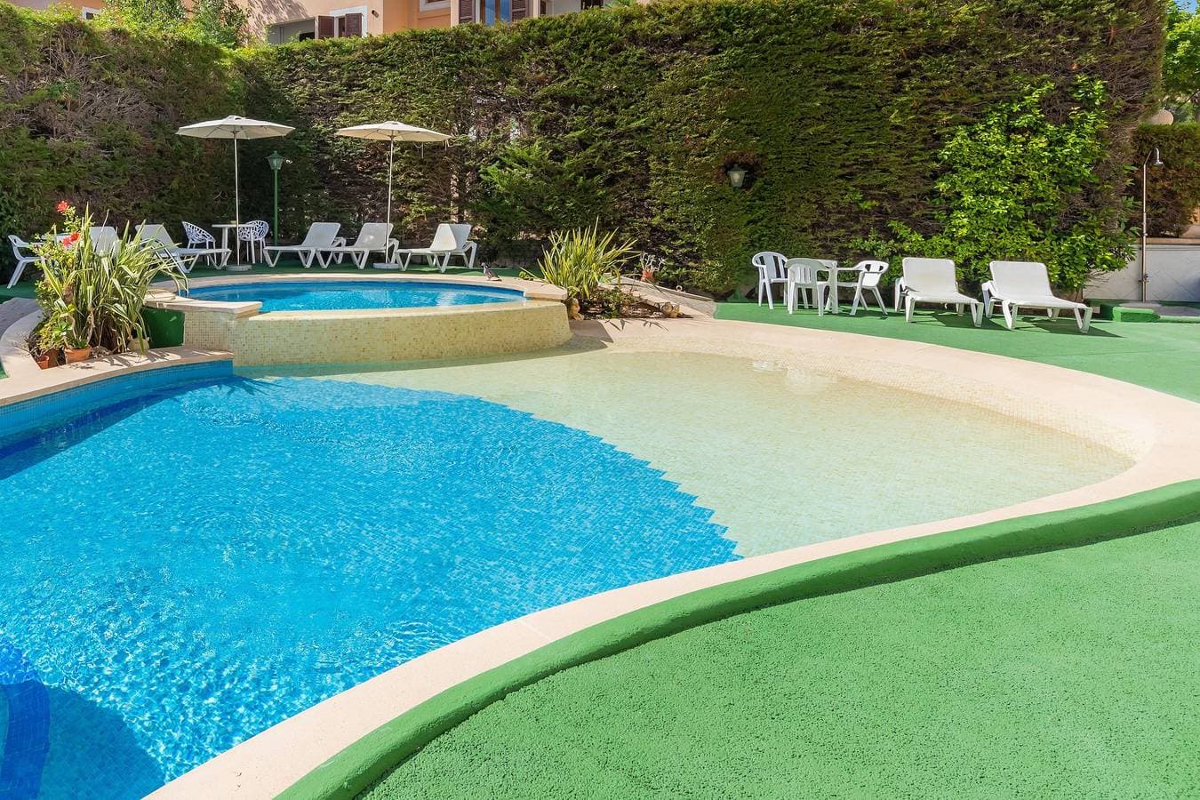 Foto 6 von 47: Strandnahes Apartment mit Zugang zum Pool, einer privaten Terrasse, Klimaanlage und WLAN