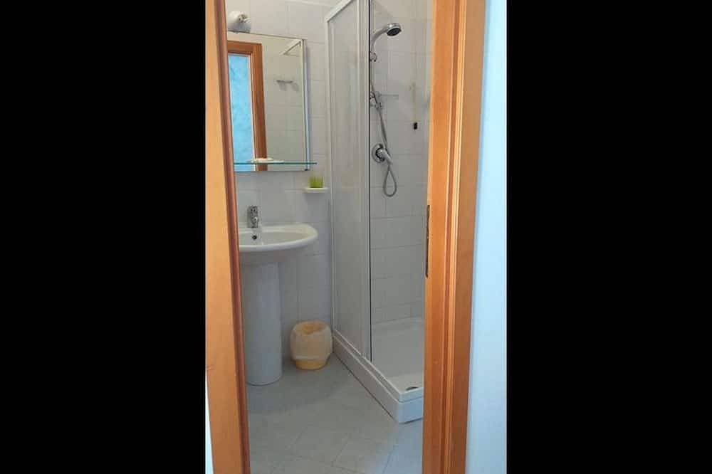 Foto 5 von 14: Geräumiges Doppelzimmer nur einen Steinwurf vom Meer entfernt # 1